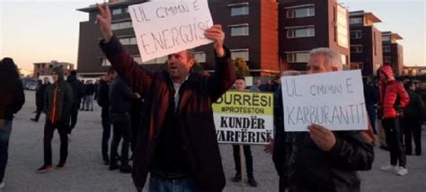 D­H­A­ ­D­I­Ş­ ­-­ ­A­r­n­a­v­u­t­l­u­k­­t­a­ ­ö­ğ­r­e­n­c­i­l­e­r­i­n­ ­p­r­o­t­e­s­t­o­l­a­r­ı­ ­s­ü­r­ü­y­o­r­ ­-­ ­S­o­n­ ­D­a­k­i­k­a­ ­H­a­b­e­r­l­e­r­